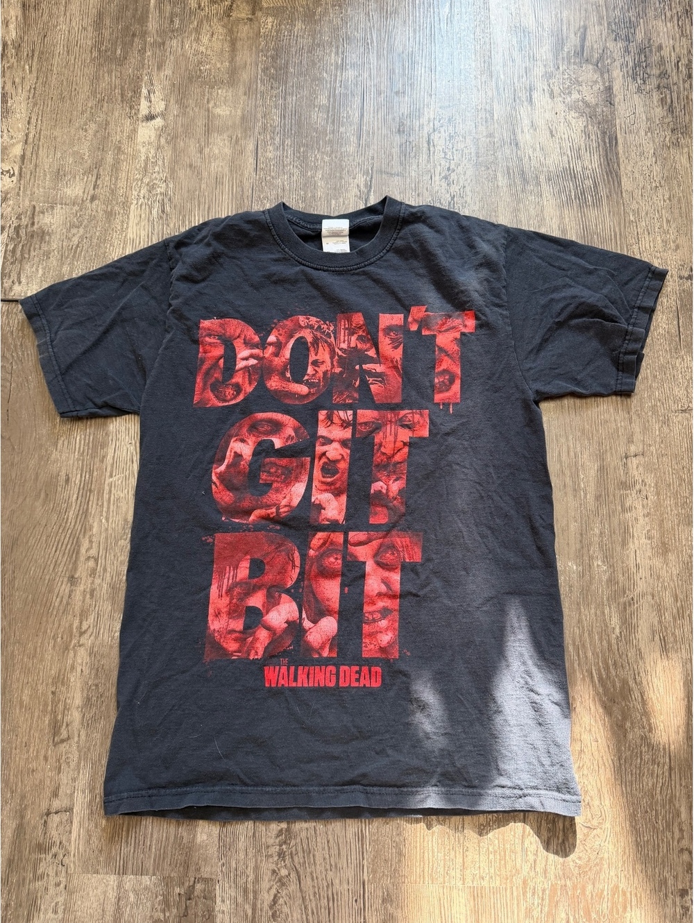 Vintage 2010s AMC The Walking Dead Dont Git Bit Zombie Promo Graphic T Shirt